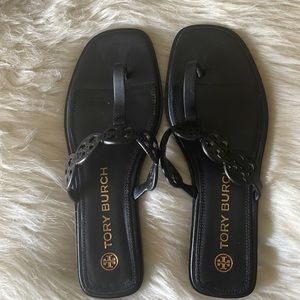 Like new Tory Burch Tiny Miller logo sandals 8.5